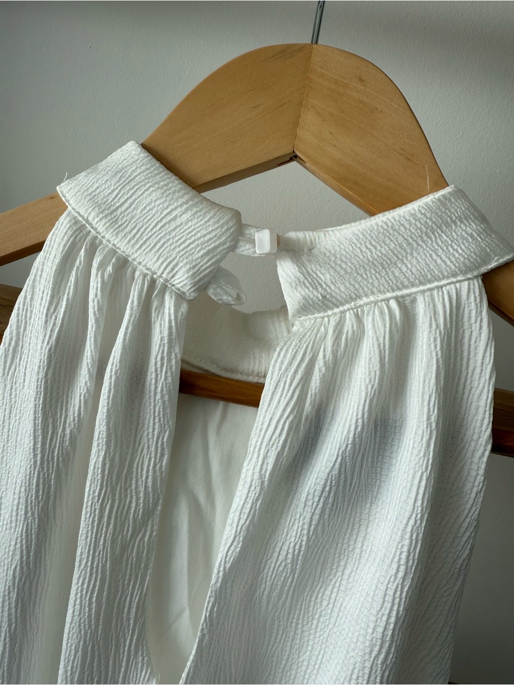 Azulu Ivory Silk Crepe Rosette High-Neck Halter Blouse - Picture 3 of 5